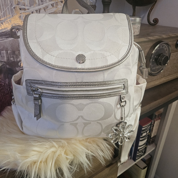 COACH KYRA DAISY White Signature Backpack F19715 - Picture 1 of 16